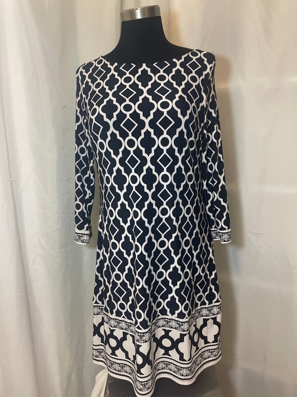 INC International Concepts Blk and Wht Midi Dress. Size MP, PTP 18, L 34